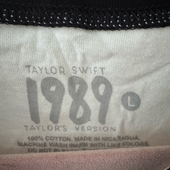 Taylor Swift White Graphic T-Shirt - Picture 4 of 4